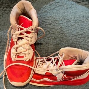 Basketball shoes